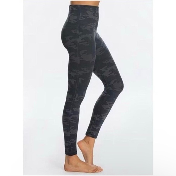 SPANX Pants - NWT SPANX Look at me now leggings M